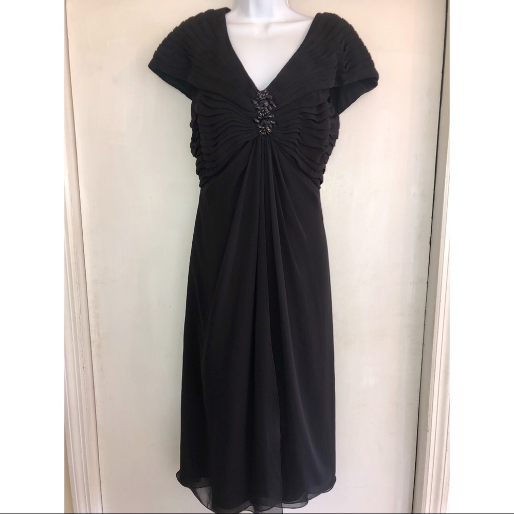 TADASHI SHOJI Stunning Evening Dress Rushed Bust with Black Crystals